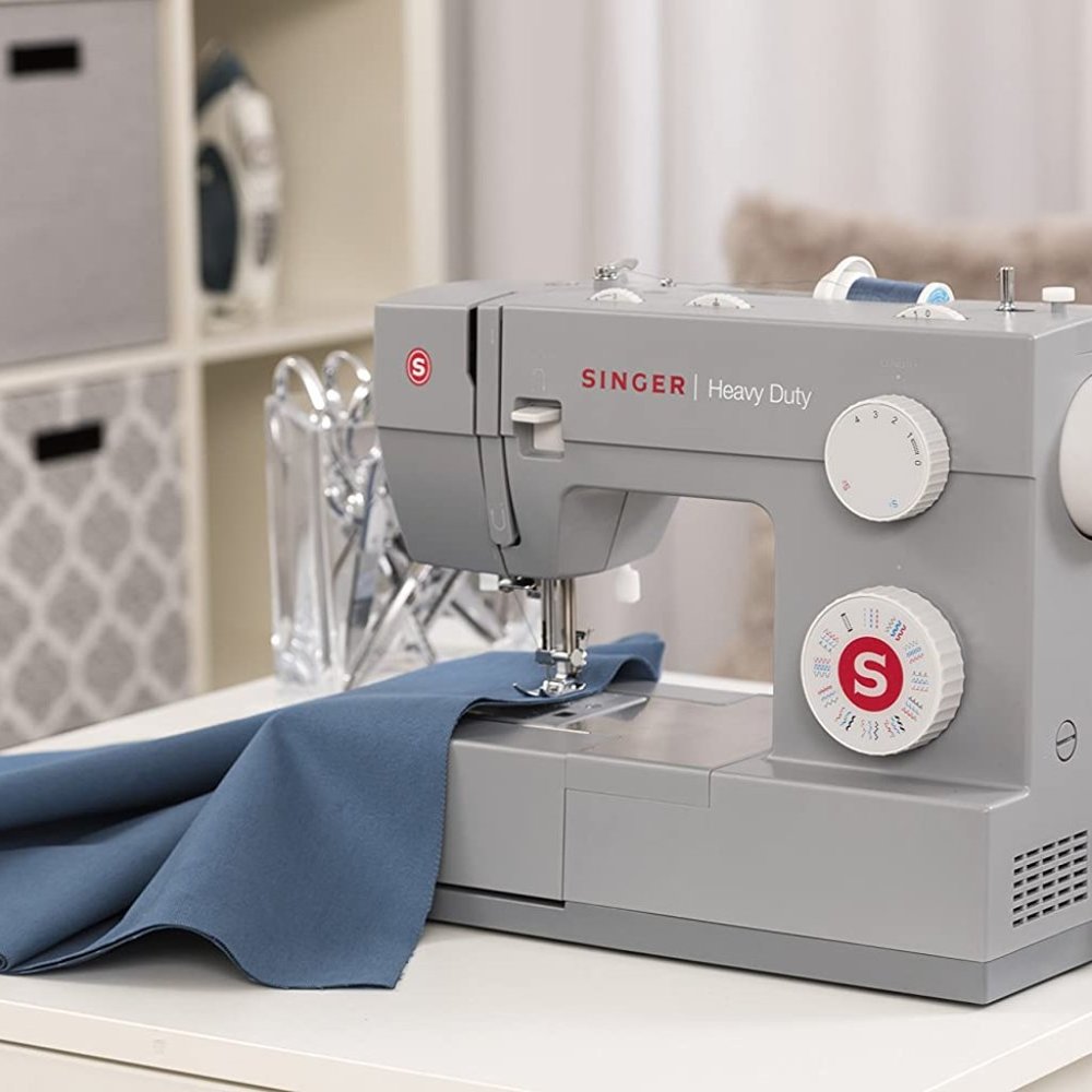 SINGER Heavy Duty Sewing Machine With Included Accessory Kit - Picture 4 of 5